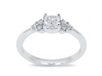 Fehér arany eljegyzési gyűrű a White & Black ékszer boltban